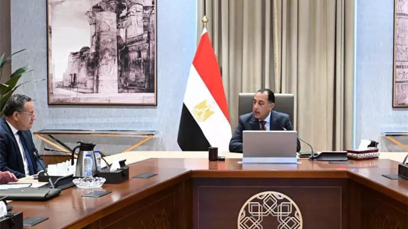 رئيس الوزراء يستعرض جهود الشراكة مع جامعة إكستر البريطانية لإنشاء أول حرم دولي لها في مصر