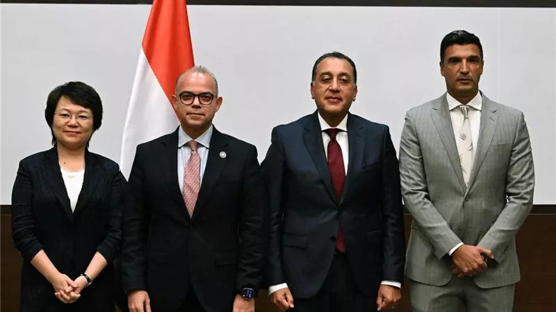 رئيس الوزراء يشهد توقيع مذكرة تفاهم لإنشاء قاعدة لتخطيط مصانع السيارات في مصر