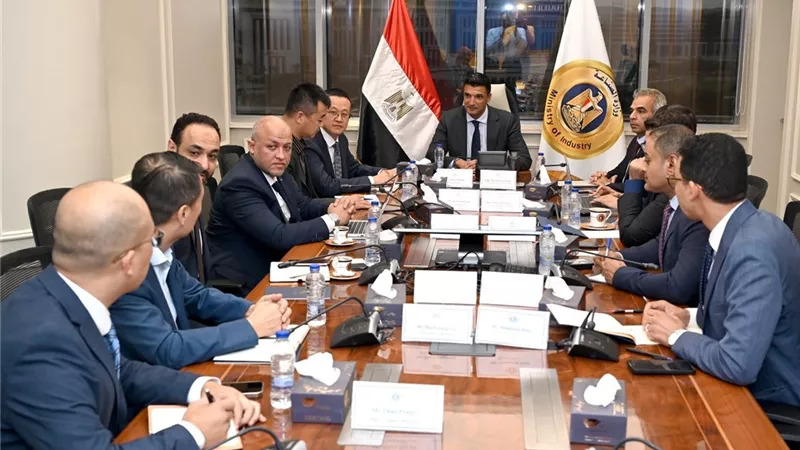 وزير الصناعة يبحث مشروعات «هاير مصر» وخطط التوسع.. استثمارات 135 مليون دولار بالعاشر من رمضان