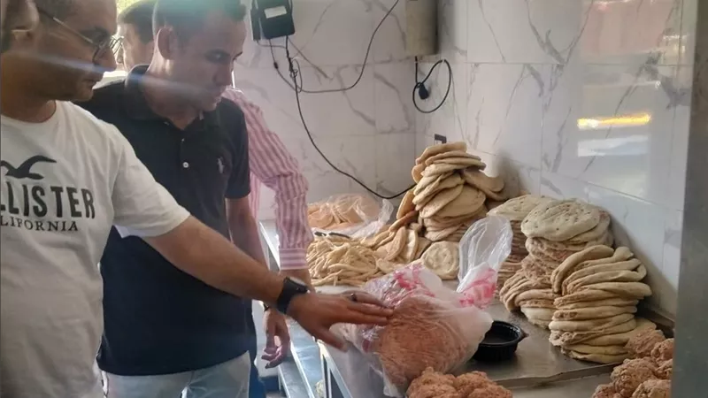 تموين الجيزة يحرر 75 مخالفة ويضبط زيوت وكفتة وحواوشي بالعياط خلال حملات رقابية