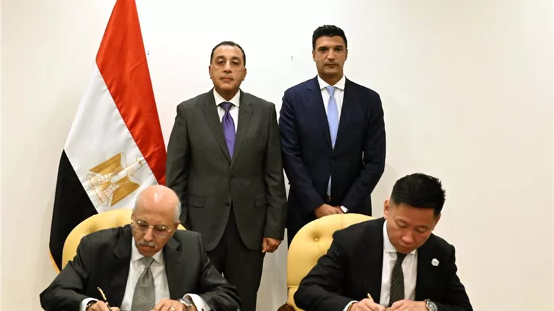 رئيس الوزراء يشهد توقيع عقد إنشاء مصنع للبطاريات الكهربائية باستثمارات تتجاوز 2 مليار جنيه