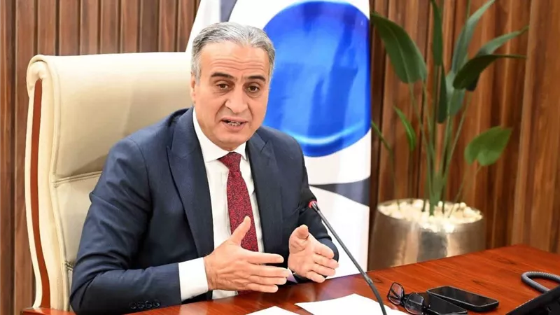 حماية المستهلك يضبط مخزنًا غير مرخص لإعادة تدوير زيوت السيارات بالدقهلية