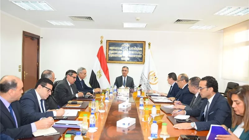 شريف فاروق يتابع خفض الأسعار ويوجه بزيادة ضخ السلع الأكثر إقبالًا بالمنافذ