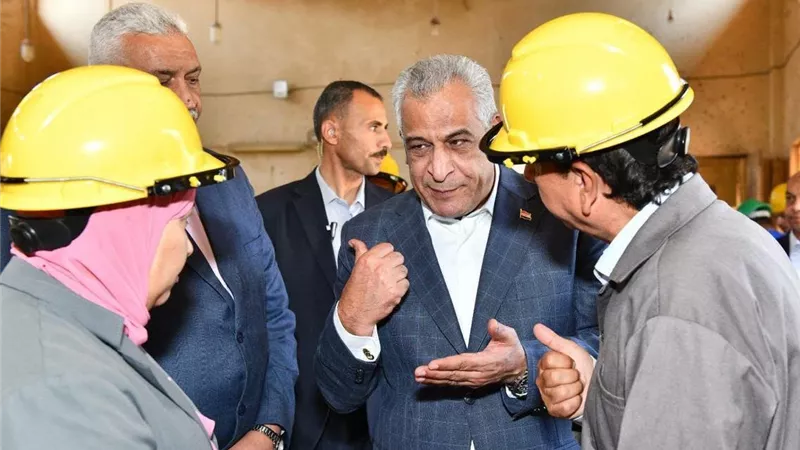 وزير الإنتاج الحربي يتابع انتظام العمل بشركة أبو زعبل للكيماويات ويشدد على السلامة المهنية