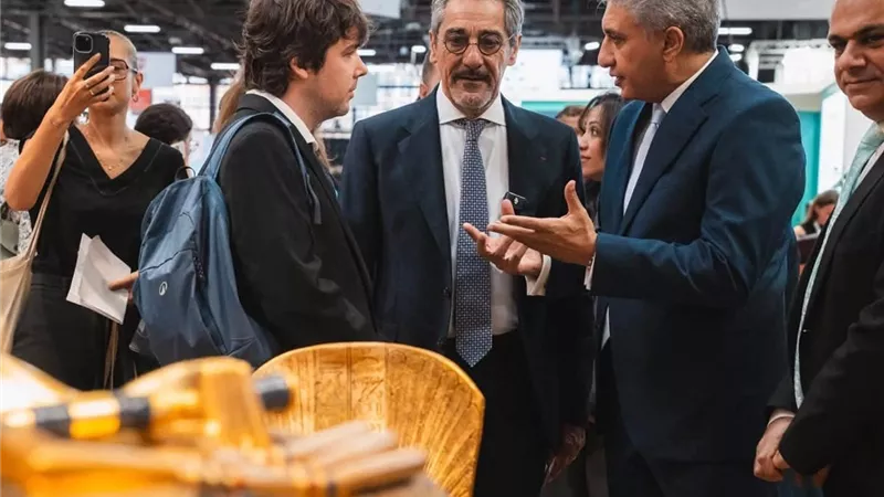 وزير السياحة يستقبل نظيره الفرنسي بالجناح المصري في معرض IFTM Top Resa بباريس