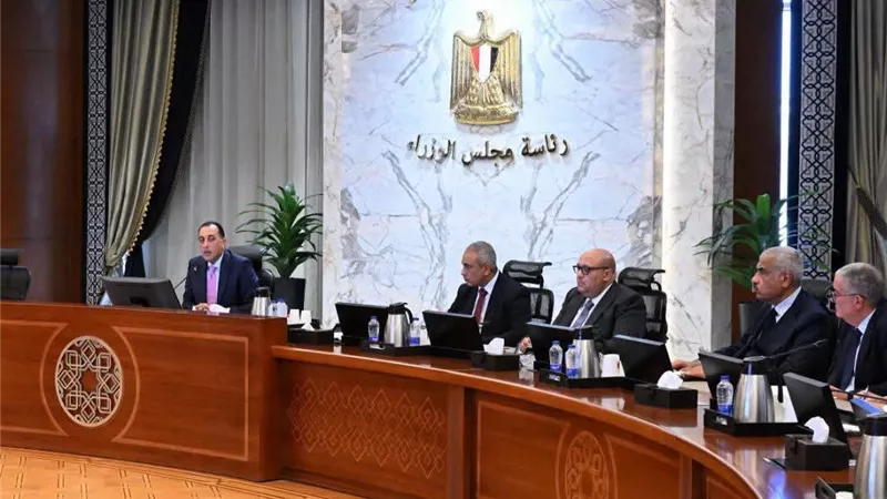 رئيس الوزراء يبحث قانون تنظيم السوق العقارية وحماية حقوق المطورين والحاجزين