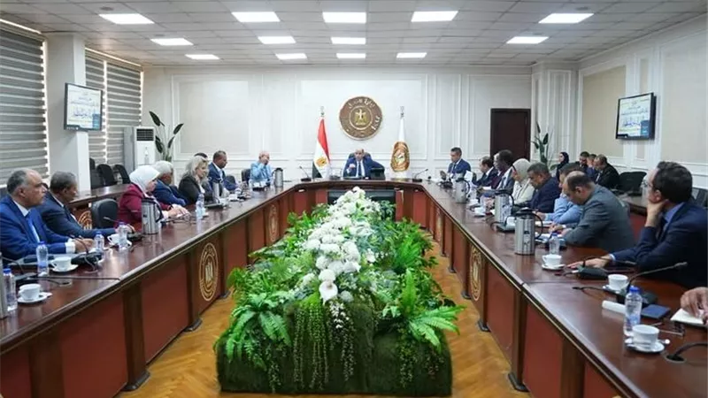 وزير العمل يترأس أول اجتماع لصندوق حماية العمالة غير المنتظمة.. تعرف على اختصاصاته