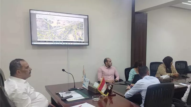 رئيس مياه القناة يتابع ضغوط الشرب بقرى أبو صوير ويوجه بحلول عاجلة