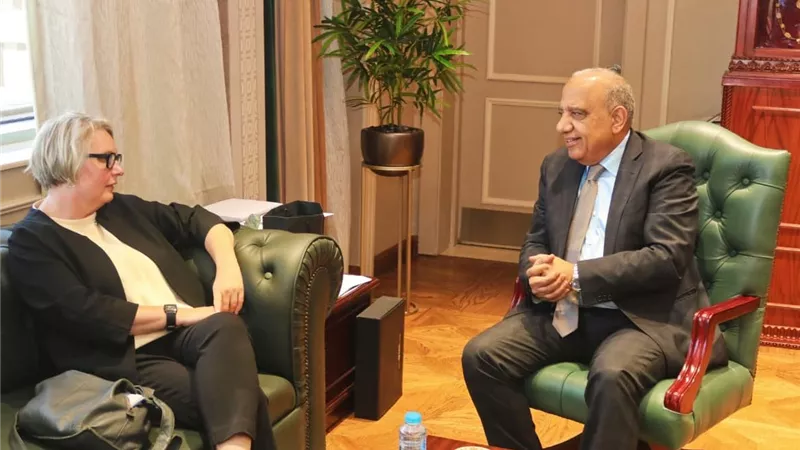 وزير الكهرباء يبحث مع سفيرة فنلندا تطوير الشبكة وزيادة استيعاب الطاقة المتجددة