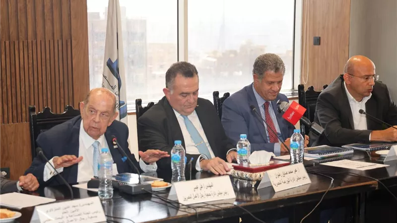 «البورصة» و«رجال الأعمال المصريين» تبحثان مستجدات السوق ومزايا القيد.. ورأس المال السوقي يتجاوز 4.3 تريليون جنيه