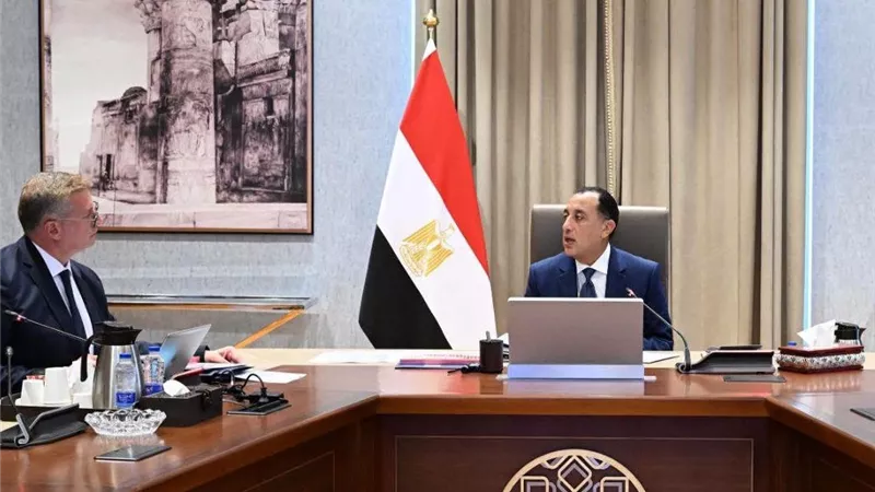 مدبولي يتابع مع وزير البترول زيادة إنتاج الغاز وتطوير معامل التكرير وجذب استثمارات التعدين