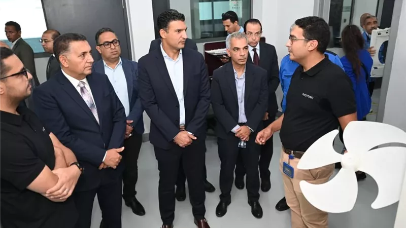 وزير الصناعة يتفقد مركز «فوتون إكس» للبحوث والتطوير بالقليوبية ويشيد بقدراته التكنولوجية