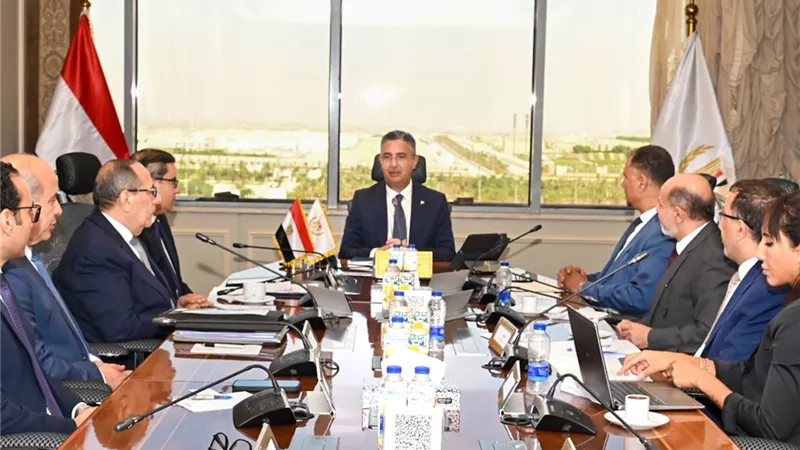 وزير التموين يبحث مع البنك الإسلامي للتنمية تمويل صوامع جديدة وزيادة مخزون السلع الاستراتيجية