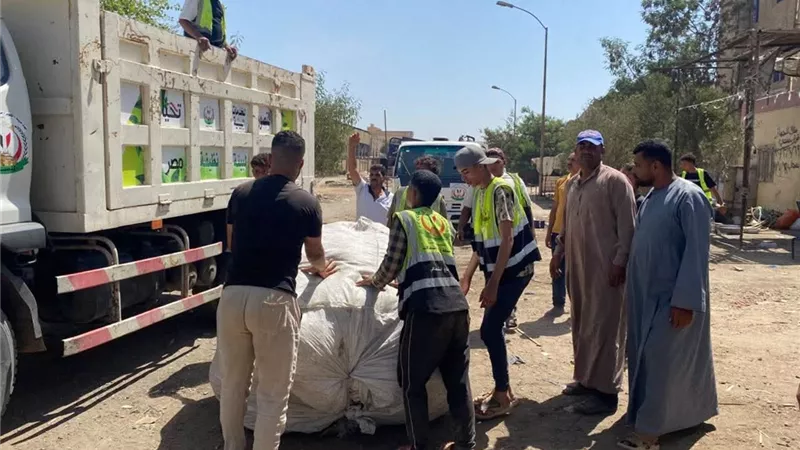 حملات مكثفة بجهاز 6 أكتوبر لرفع الإشغالات والقضاء على بؤر الفرز بالمنطقة الصناعية