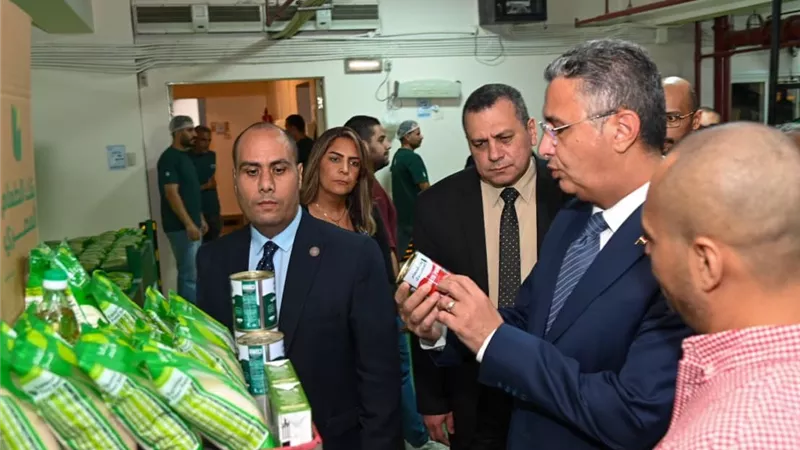قبل التحول للدعم النقدي.. وزير التموين يبحث تجربة بنك الطعام في دعم الأسر
