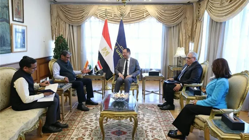 وزير الاتصالات يبحث مع سفير الهند تعزيز التعاون في الذكاء الاصطناعي والاستثمارات التكنولوجية