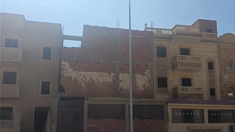 حملة موسعة بحدائق أكتوبر لإزالة مخالفات البناء بمنطقتي حدائق الياسمين و زهرة أكتوبر