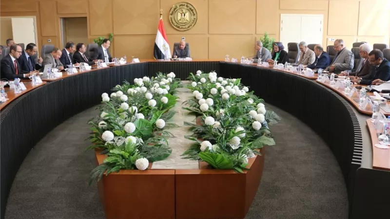 وزير الكهرباء يراجع خطة تشغيل الشبكة وسيناريوهات تأمين التغذية واستيعاب الطاقات المتجددة