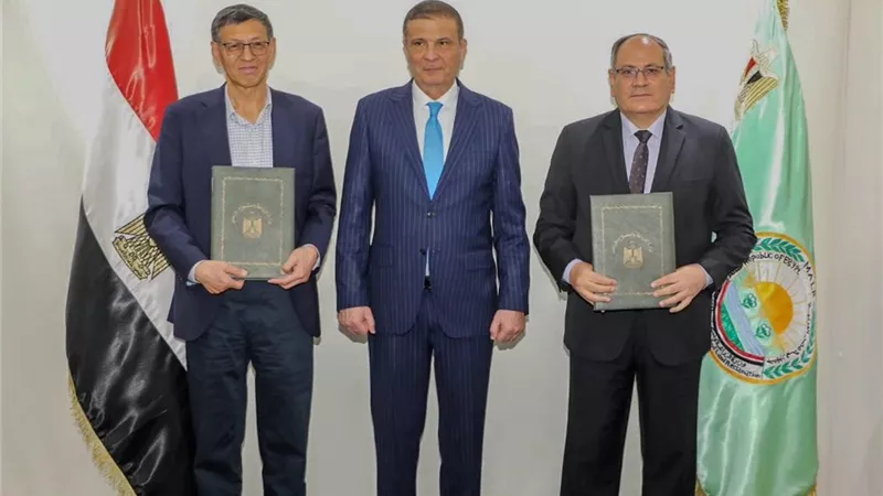 بروتوكول تعاون بين مركز البحوث الزراعية وجامعة الصين لتعزيز البحث العلمي ونقل التكنولوجيا