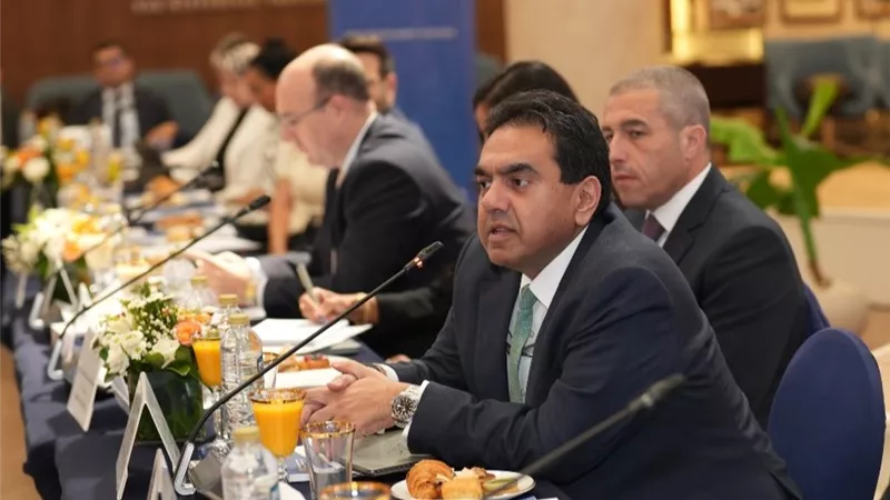 البورصة المصرية وبورصة لندن تبحثان تعزيز الشراكة وتوسيع جذب رؤوس الأموال العالمية
