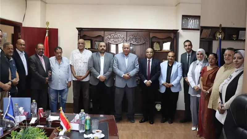 الغرفة التجارية بالسويس تبحث مع سفير سريلانكا تعزيز التعاون التجاري والاستثماري