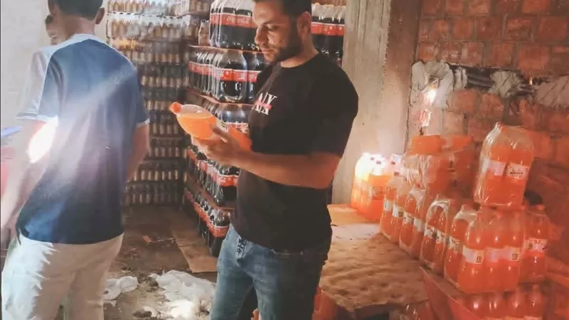 صحة سوهاج تضبط 13 ألفًا و200 عبوة مشروبات وعصائر غير صالحة بجرجا