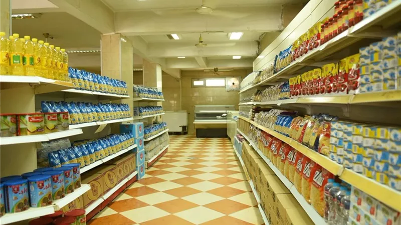 إقبال كبير من المواطنين على مبادرة خفض الأسعار بمحافظة القليوبية