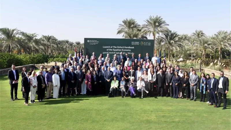 البنك الأهلي وبنك مصر والجامعة الأمريكية يطلقون دليل أكسفورد للاقتصاد المصري