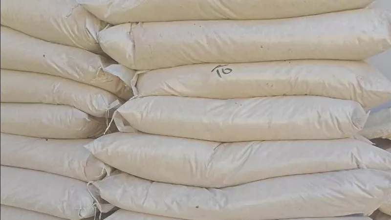 تموين الغربية يضبط 27 طنًا و250 كجم سلع مجهولة المصدر ومنتهية الصلاحية