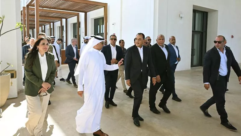 مدبولي يتفقد مشروعات مدن القابضة برأس الحكمة استعدادًا لافتتاح فندق بورتالونا ومتابعة التنفيذ