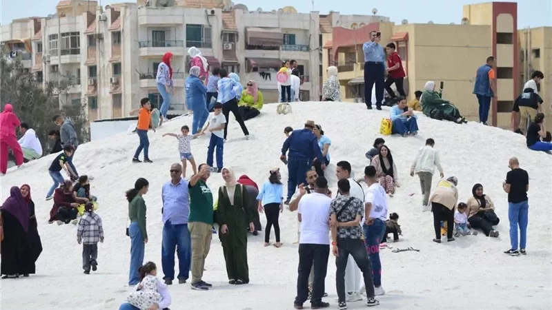جبال الملح تجذب الآلاف إلى بورفؤاد في عطلة نهاية الأسبوع