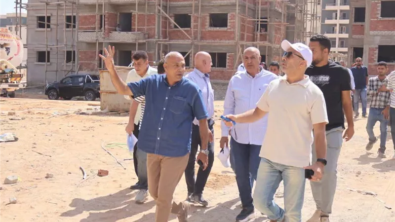 مساعد نائب رئيس المجتمعات العمرانية يتابع تنفيذ مشروعات سكن لكل المصريين بحدائق العاشر