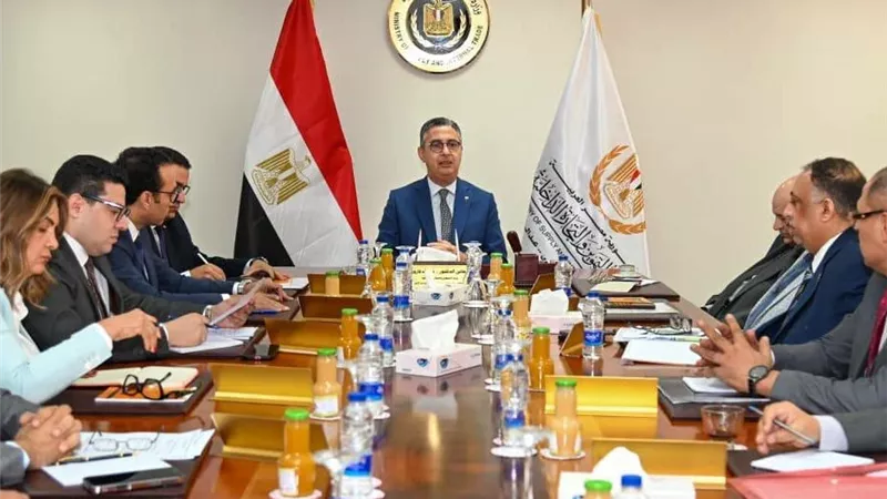 وزير التموين يبحث استقرار أسعار الدقيق والخبز السياحي وتأمين احتياجات القمح