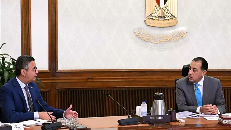 مدبولي يتابع مع وزير التموين الخبز والسلع والدعم والمخزون الاستراتيجي والأسواق