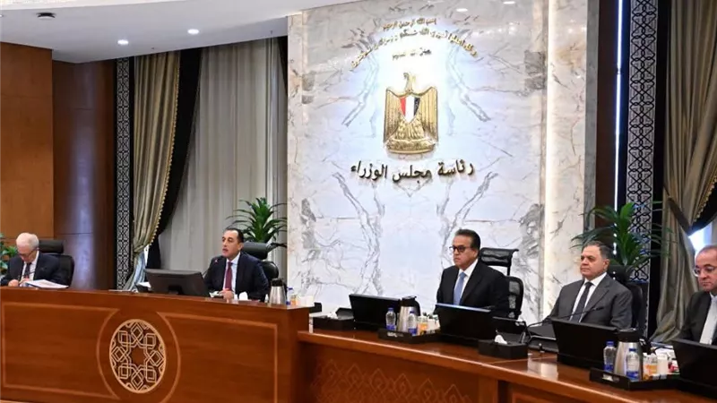 الحكومة توافق على وقف العمل بنظام العمل عن بُعد يوم الأحد