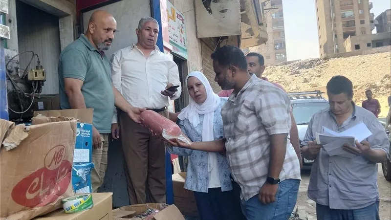 تموين الجيزة يضبط منتجات غذائية منتهية الصلاحية ومخزن حلاوة طحينية بدون ترخيص