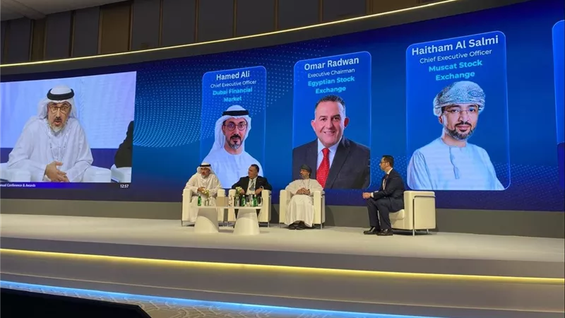 رئيس البورصة المصرية يستعرض تطورات السوق وخطط جذب الاستثمارات الأجنبية