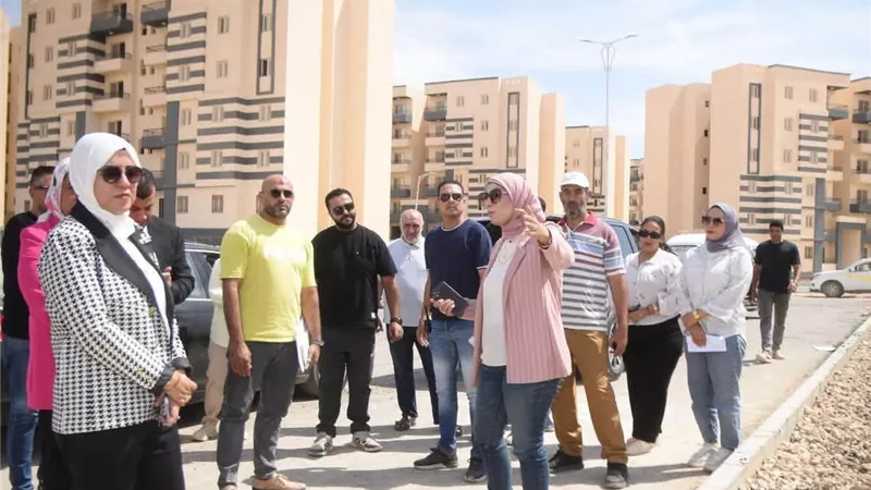 رئيس جهاز السويس الجديدة تلتقي المواطنين والمستثمرين بحي الفيروز وتتفقد المشروعات