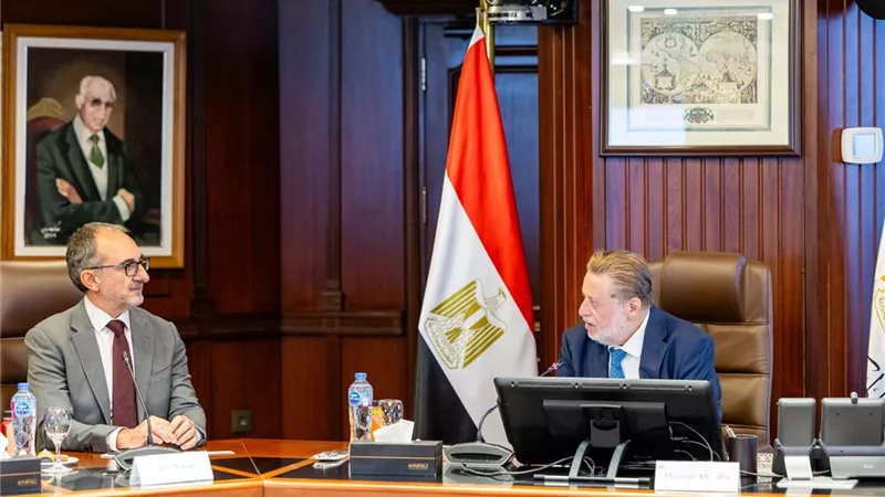 محافظ البنك المركزي يبحث مع مؤسسة التمويل الدولية تعزيز الاستثمارات ودعم الاقتصاد المصري