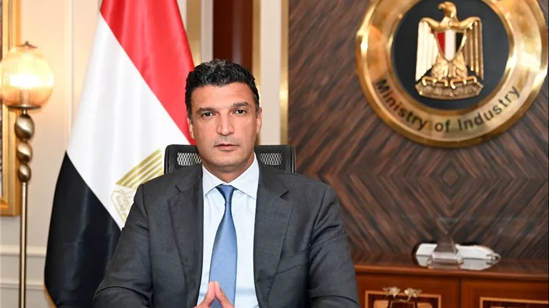 وزارة الصناعة تدعو المصانع المتعثرة للتسجيل بصندوق إعادة الهيكلة برأسمال مليار جنيه