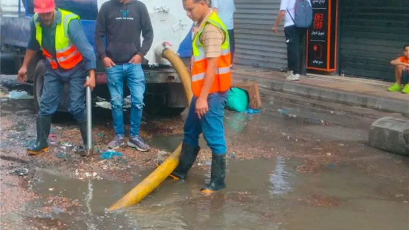 أمطار تضرب الإسكندرية.. الصرف الصحي يعلن الطوارئ ويدفع بفرق الإنقاذ لمواجهة تجمعات المياه سريعًا