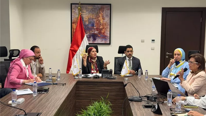 وزارة الإسكان تستعرض استراتيجية التنمية المكانية لإقليم غرب القاهرة بالتعاون مع البنك الدولي