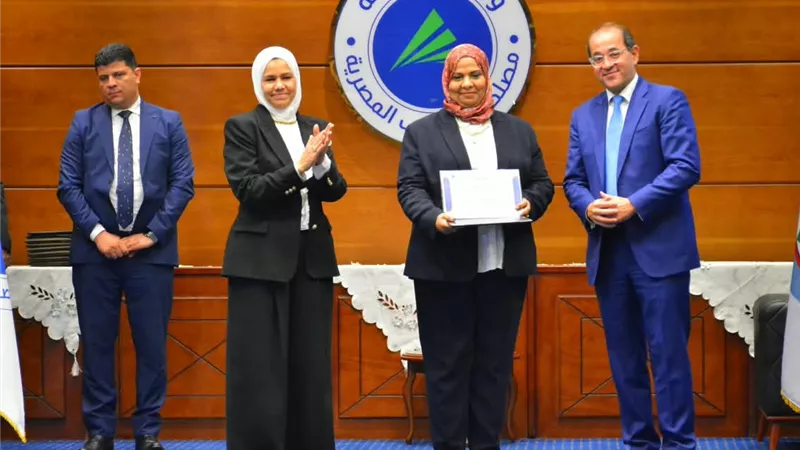 وزير المالية يكرم الفائزين بجوائز التميز المؤسسي بمصلحة الضرائب