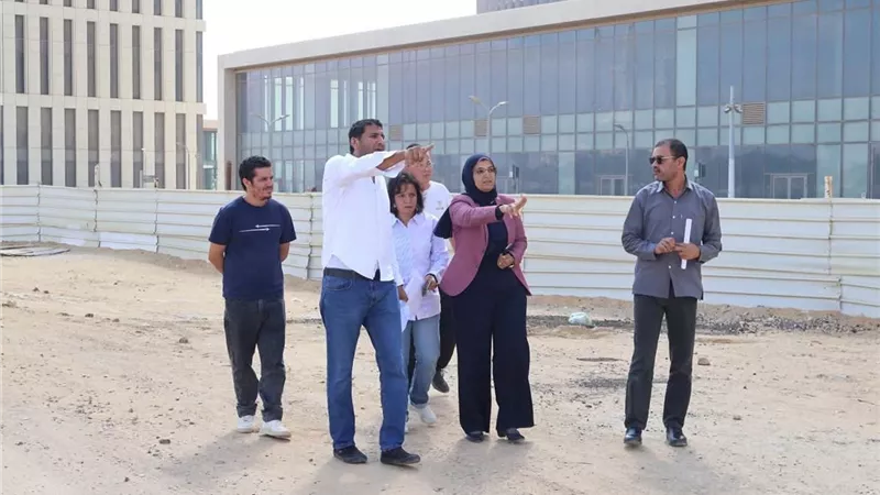 لتحقيق انسيابية الحركة.. رئيس جهاز العاصمة الجديدة تتابع تطوير الطرق ومداخل منطقة الأعمال المركزية