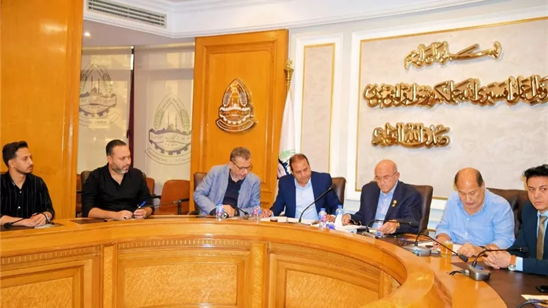 «العشري» يحرك غرفة القاهرة.. لجنة الشعب التجارية تواصل اجتماعاتها للأسبوع الثاني لبحث التطوير