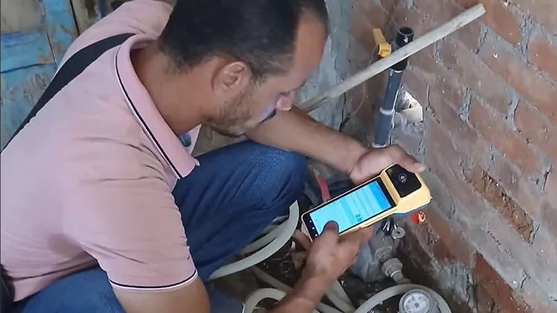 مياه القناة تضرب الوصلات الخلسة ببورسعيد.. حملات مكثفة للتحصيل وإزالة التعديات وحماية الشبكات