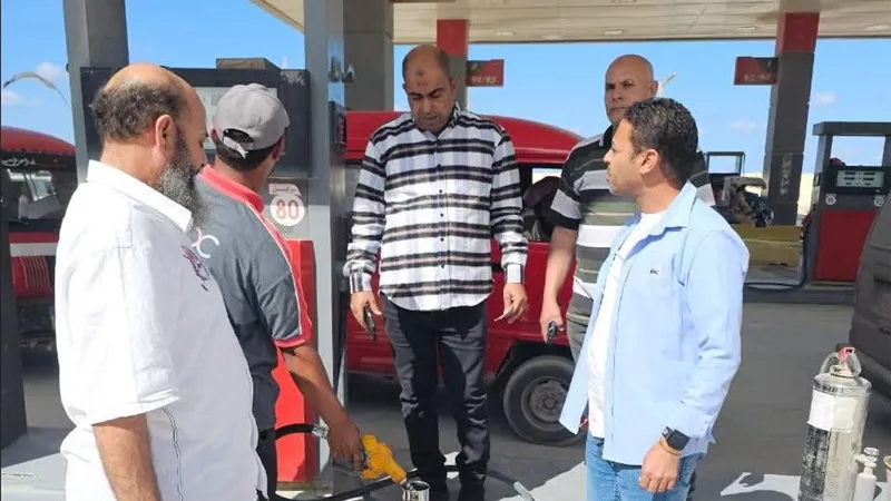 6 أطنان سولار ومخالفات بالمخابز.. تموين مطروح يضرب المتلاعبين بالأسواق بحملات مكثفة