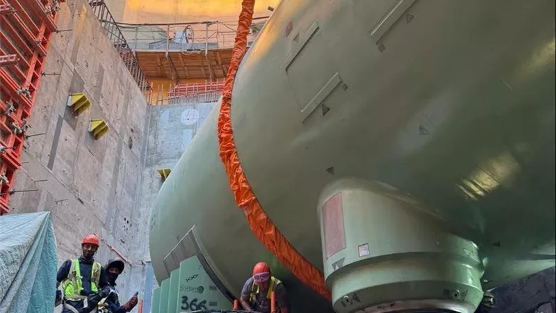 بدء تركيب أول مولد بخار بمحطة الضبعة النووية.. 350 طنًا وزن المعدة الواحدة
