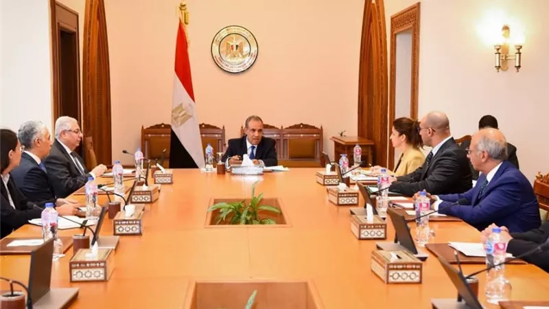 وزير الخارجية يبحث تطوير ملف الهجرة ومكافحة الهجرة غير الشرعية والاتجار بالبشر