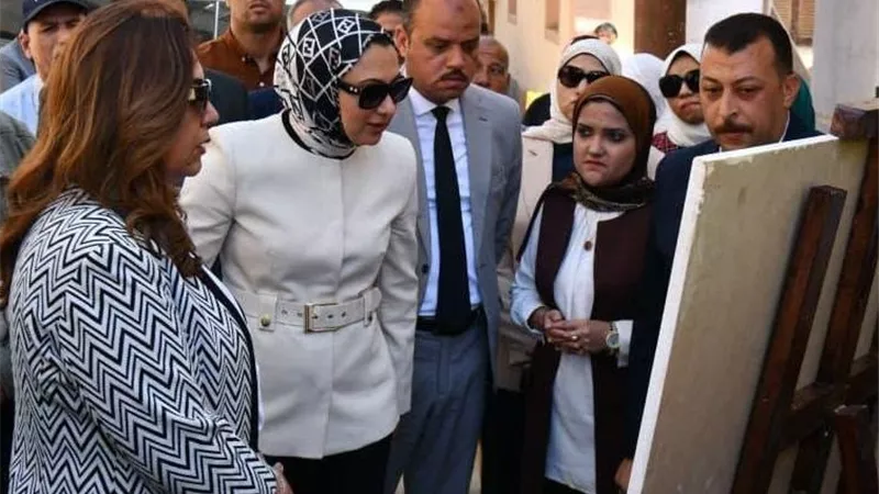  بتكلفة 30 مليون جنيه.. تطوير الموقف الإقليمي بالخارجة ورصف 37 ألف متر من الطرق بالوادي الجديد